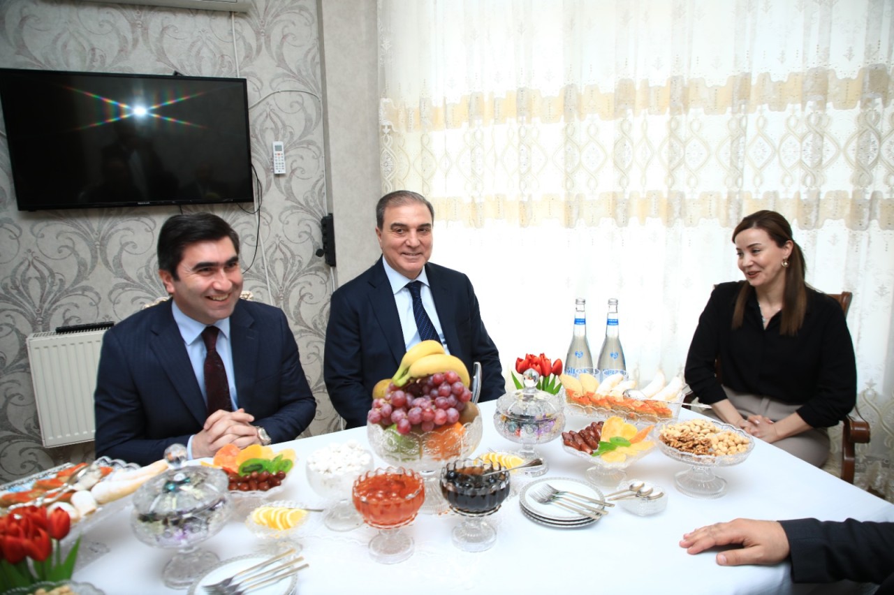 Niyazi Bayramov şəhid ailələrini ziyarət edib - FOTOLAR